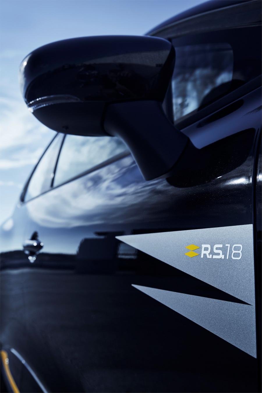 Детали экстерьера Renault Clio R.S. 18 2018 года  (WW) (фото 6 из 10)